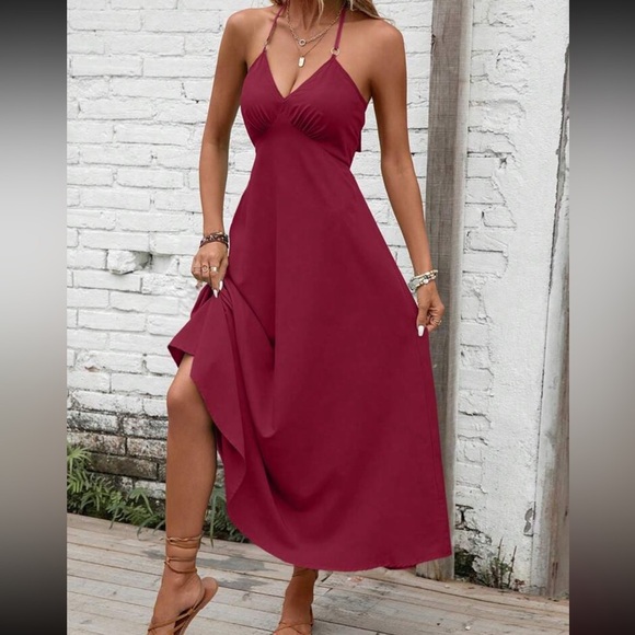 Elegant Burgundy Maxi Dress - Picture 3 of 15